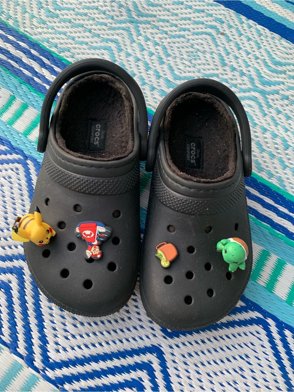 Crocs Classic Lined Clog Shoes Mens 2 Womens 4 Fleece 4 Jibbitz charms Pikachu